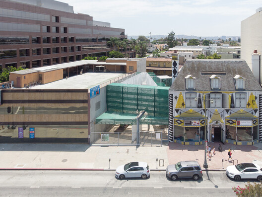 What Textiles and Translucency Bring to Public Space: 5 Lightweight Interventions What Textiles and Translucency Bring to Public Space: 5 Lightweight Interventions - Image 2 of 20