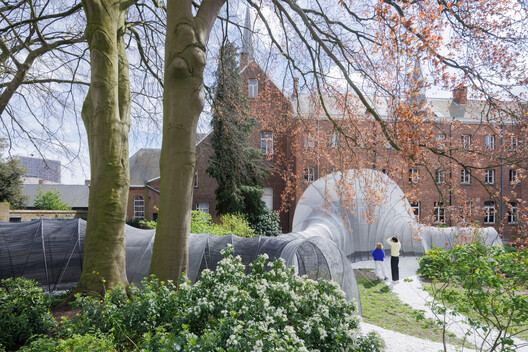 What Textiles and Translucency Bring to Public Space: 5 Lightweight Interventions What Textiles and Translucency Bring to Public Space: 5 Lightweight Interventions - Image 4 of 20