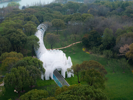 What Textiles and Translucency Bring to Public Space: 5 Lightweight Interventions What Textiles and Translucency Bring to Public Space: 5 Lightweight Interventions - Image 13 of 20