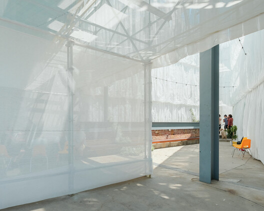 What Textiles and Translucency Bring to Public Space: 5 Lightweight Interventions What Textiles and Translucency Bring to Public Space: 5 Lightweight Interventions - Image 9 of 20