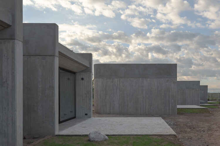 Complejo Cabinas SCV / ONA - Oficina de Arquitectura Nómada - Fotografía Exterior, Concreto