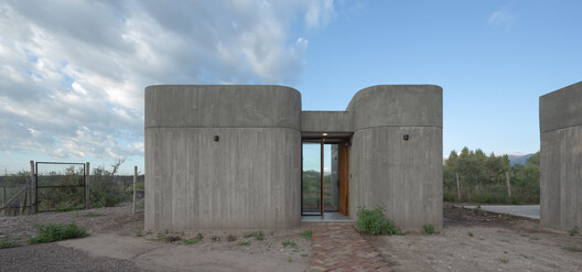 SCV Complex Cabins / ONA - Oficina Nómada de Arquitectura SCV Complex Cabins / ONA - Oficina Nómada de Arquitectura - Exterior Photography, Concrete