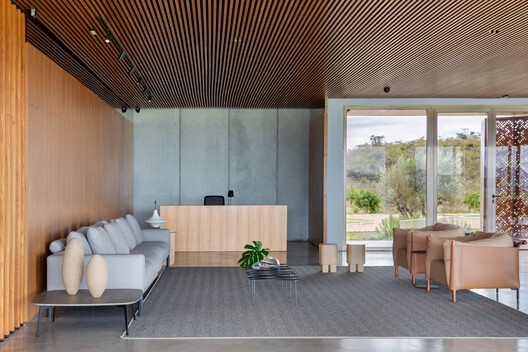 UVVA Winery / GAM Arquitetos UVVA Winery / GAM Arquitetos - Interior Photography, Living Room, Wood, Chair