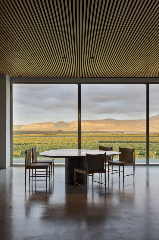 Bodega UVVA / GAM Arquitetos - fotografía de interiores, comedor, sillas