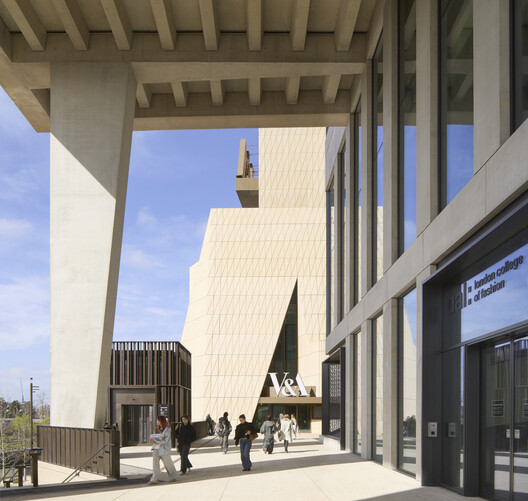 V&A East Museum by O’Donnell + Tuomey to Open in East London’s Cultural Quarter - Image 13 of 47