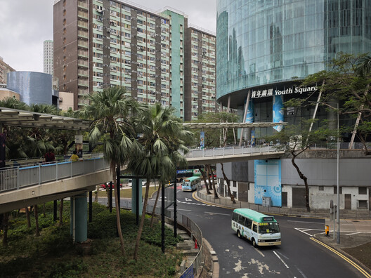 Beyond the Street: Climate, Commerce, and the Evolution of Hong Kong’s Elevated Networks - Image 8 of 22