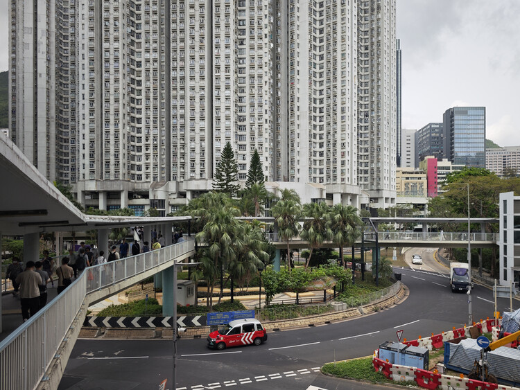 Beyond the Street: Climate, Commerce, and the Evolution of Hong Kong’s Elevated Networks - Featured Image