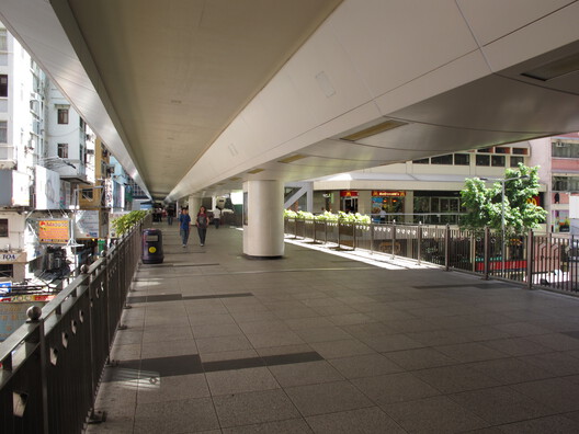 Beyond the Street: Climate, Commerce, and the Evolution of Hong Kong’s Elevated Networks - Image 19 of 22