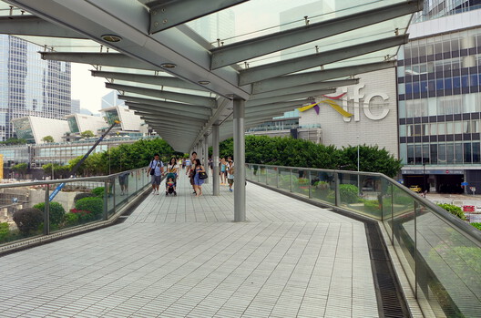 Beyond the Street: Climate, Commerce, and the Evolution of Hong Kong’s Elevated Networks - Image 20 of 22