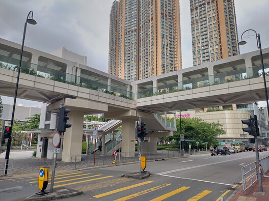 Beyond the Street: Climate, Commerce, and the Evolution of Hong Kong’s Elevated Networks - Image 9 of 22