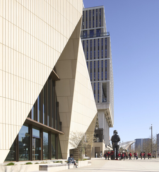V&A East Museum by O’Donnell + Tuomey to Open in East London’s Cultural Quarter - Image 10 of 47