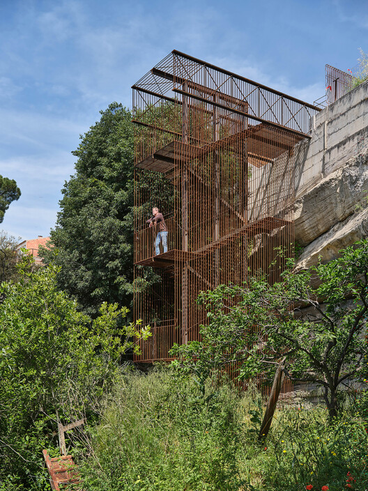 Escalera paisajística en la Vall del Pardís / Comas-Pont arquitectes - Fotografía exterior, Instalaciones Y Estructuras, Escaleras