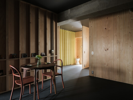 Six-Grid House in Osaka / Atelier 405 - Interior Photography, Wood, Chair