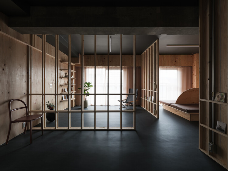 Six-Grid House in Osaka / Atelier 405 - Interior Photography, Refurbishment, Lighting, Chair