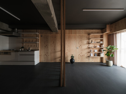 Six-Grid House in Osaka / Atelier 405 - Interior Photography, Wood, Lighting, Beam