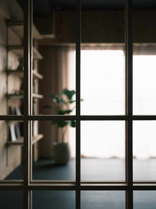 Six-Grid House in Osaka / Atelier 405 - Interior Photography, Wood, Glass