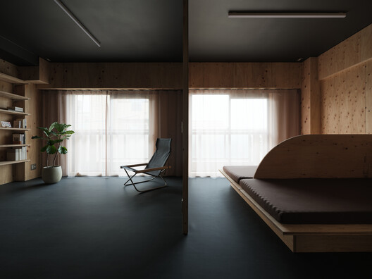Six-Grid House in Osaka / Atelier 405 - Interior Photography, Wood, Lighting, Chair