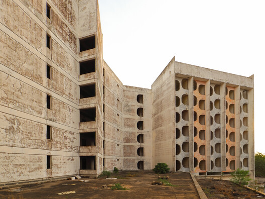 Hôtel de la Paix: An Alternative Approach to Modern Heritage in Togo - Image 7 of 20