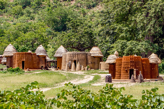Hôtel de la Paix: An Alternative Approach to Modern Heritage in Togo - Image 15 of 20