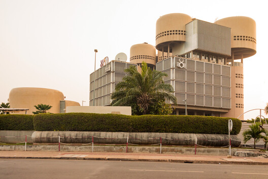 Hôtel de la Paix: An Alternative Approach to Modern Heritage in Togo - Image 17 of 20