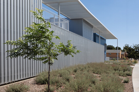 Northview Point Apartments / Brooks Scarpa Huber - Exterior Photography