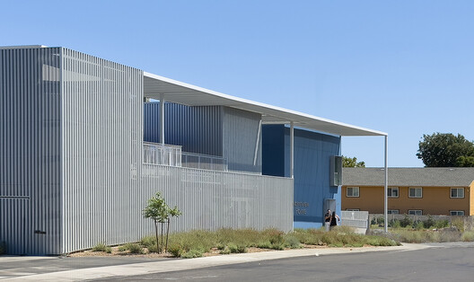 Northview Point Apartments / Brooks Scarpa Huber - Exterior Photography, Concrete