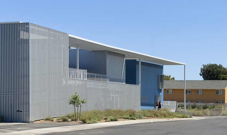 Northview Point Apartments / Brooks Scarpa Huber - Exterior Photography, Concrete