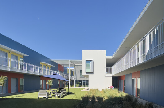 Northview Point Apartments / Brooks Scarpa Huber - Exterior Photography, Courtyard