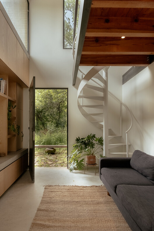 Casa Chelina / Pablo Oñate Taller Casa Chelina / Pablo Oñate Taller - Fotografía interior, Sala de estar, Madera, Fijación Vigas