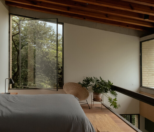 Casa Chelina / Pablo Oñate Taller Casa Chelina / Pablo Oñate Taller - Fotografía interior, Dormitorio, Madera, Iluminación, Vidrio