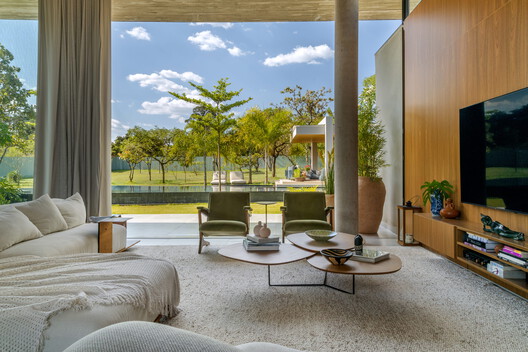 Boutique House / Studio Gontijo Arquitetura Boutique House / Studio Gontijo Arquitetura - Interior Photography, Living Room, Chair, Courtyard, Patio
