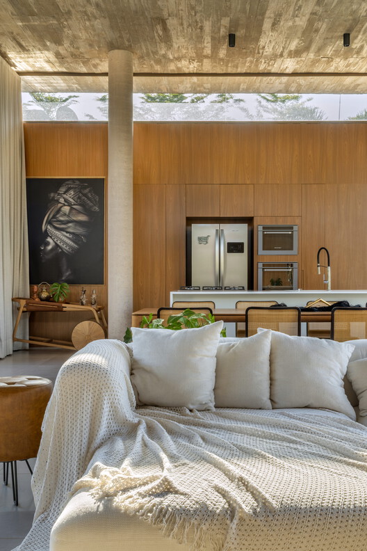Boutique House / Studio Gontijo Arquitetura Boutique House / Studio Gontijo Arquitetura - Interior Photography, Bedroom, Wood, Table, Chair