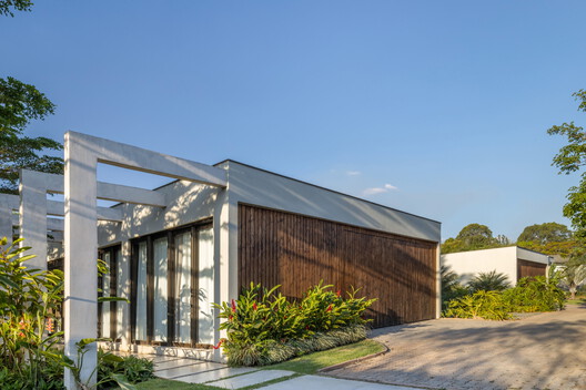 Boutique House / Studio Gontijo Arquitetura Boutique House / Studio Gontijo Arquitetura - Exterior Photography, Wood, Garden, Courtyard