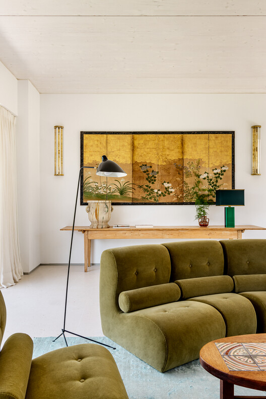 Casa Arces / Ábaton Casa Arces / Ábaton - Fotografía interior, Sala de estar, Madera, Iluminación, Sillones, Mesas, Sillas