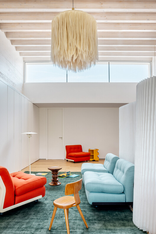 Casa Arces / Ábaton Casa Arces / Ábaton - Fotografía interior, Sala de estar, Iluminación, Sillas