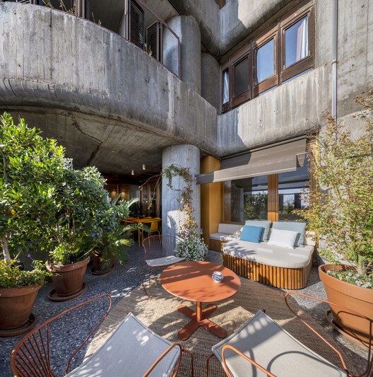 Reforma de Apartamento Passivhaus em Torres Blancas / CSO arquitectura - Fotografia de Exterior, Balcão, Concreto