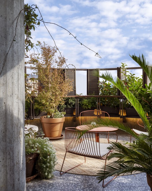 Reforma de Apartamento Passivhaus em Torres Blancas / CSO arquitectura - Fotografia de Exterior, Balcão, Jardim, Cadeira, Pátio, Aido