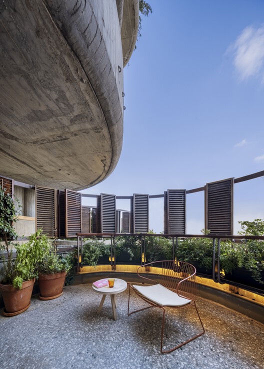 Reforma de Apartamento Passivhaus em Torres Blancas / CSO arquitectura - Fotografia de Exterior, Balcão