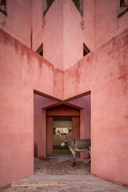 Laiva Plaza Hotel / RA! - Fotografía interior, Concreto