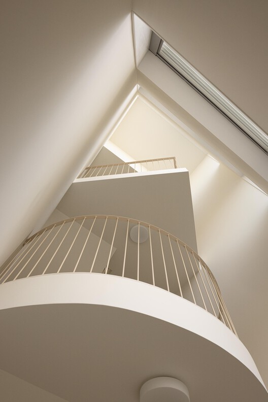 Hintze Ribeiro Multifamily Housing Building / Helder da Rocha Arquitectos Hintze Ribeiro Multifamily Housing Building / Helder da Rocha Arquitectos - Image 30 of 43