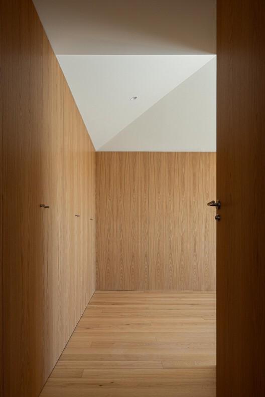 Hintze Ribeiro Multifamily Housing Building / Helder da Rocha Arquitectos Hintze Ribeiro Multifamily Housing Building / Helder da Rocha Arquitectos - Image 15 of 43