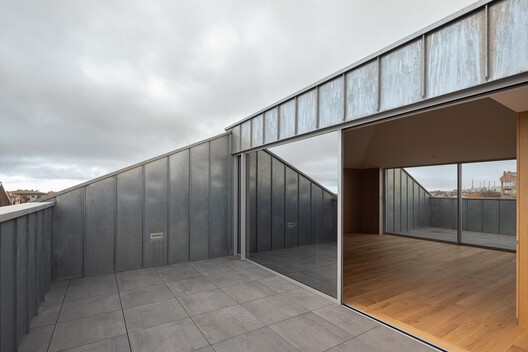 Hintze Ribeiro Multifamily Housing Building / Helder da Rocha Arquitectos Hintze Ribeiro Multifamily Housing Building / Helder da Rocha Arquitectos - Image 26 of 43