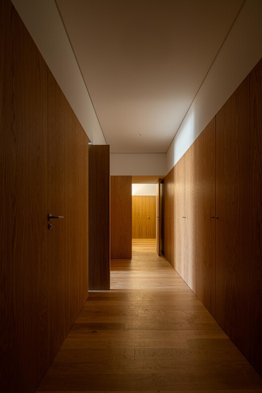 Hintze Ribeiro Multifamily Housing Building / Helder da Rocha Arquitectos Hintze Ribeiro Multifamily Housing Building / Helder da Rocha Arquitectos - Interior Photography, Wood