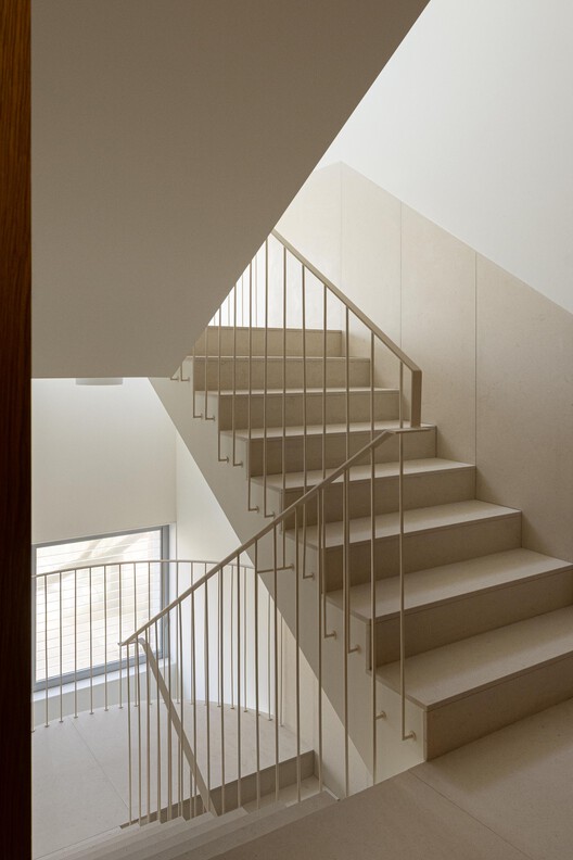 Hintze Ribeiro Multifamily Housing Building / Helder da Rocha Arquitectos Hintze Ribeiro Multifamily Housing Building / Helder da Rocha Arquitectos - Image 14 of 43