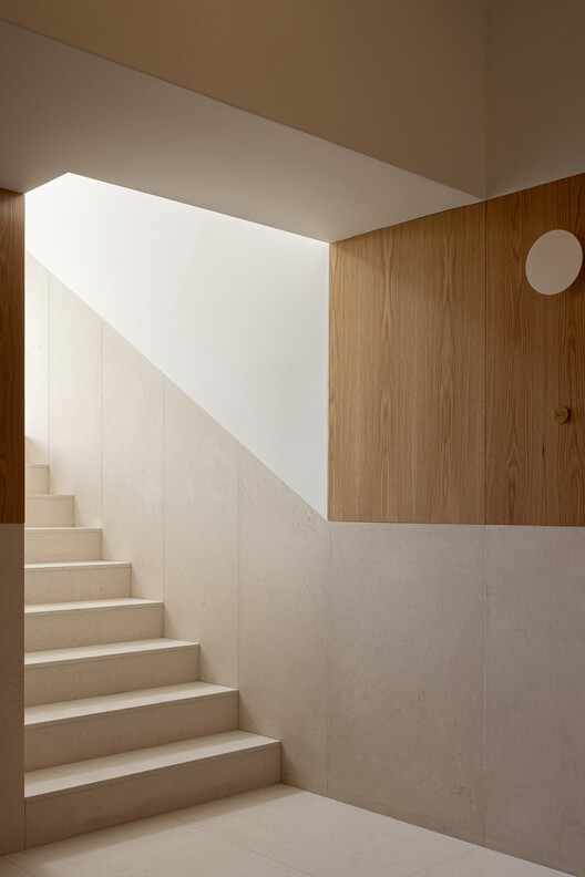 Hintze Ribeiro Multifamily Housing Building / Helder da Rocha Arquitectos Hintze Ribeiro Multifamily Housing Building / Helder da Rocha Arquitectos - Image 24 of 43