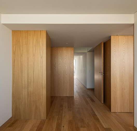 Hintze Ribeiro Multifamily Housing Building / Helder da Rocha Arquitectos Hintze Ribeiro Multifamily Housing Building / Helder da Rocha Arquitectos - Interior Photography, Wood