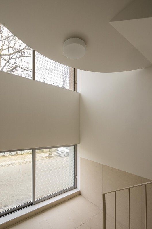 Hintze Ribeiro Multifamily Housing Building / Helder da Rocha Arquitectos Hintze Ribeiro Multifamily Housing Building / Helder da Rocha Arquitectos - Interior Photography, Glass