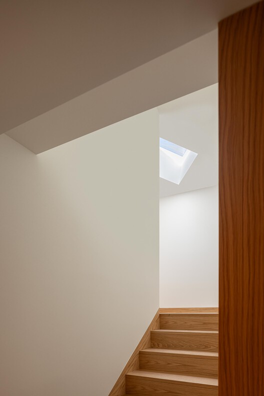 Hintze Ribeiro Multifamily Housing Building / Helder da Rocha Arquitectos Hintze Ribeiro Multifamily Housing Building / Helder da Rocha Arquitectos - Image 17 of 43