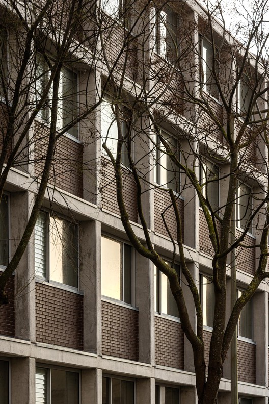 Hintze Ribeiro Multifamily Housing Building / Helder da Rocha Arquitectos Hintze Ribeiro Multifamily Housing Building / Helder da Rocha Arquitectos - Exterior Photography