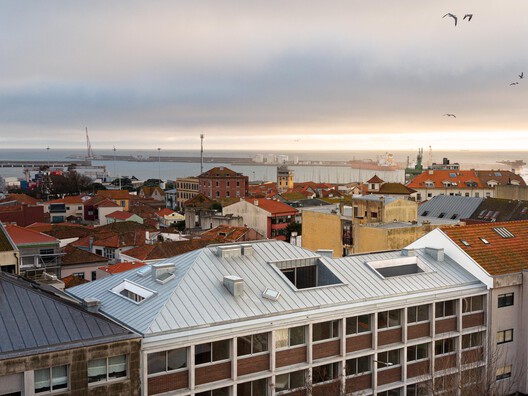 Hintze Ribeiro Multifamily Housing Building / Helder da Rocha Arquitectos Hintze Ribeiro Multifamily Housing Building / Helder da Rocha Arquitectos - Interior Photography, Kitchen